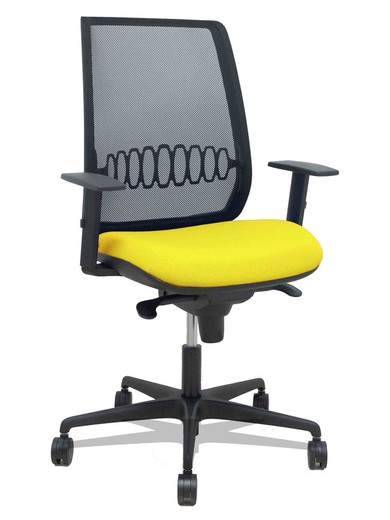 Modelo Alares - Silla de oficina ergonómica con mecanismo sincro, brazos regulables y ajustable en altura - Respaldo de malla transpirable en color negro y asiento tapizados en tejido BALI color amarillo.