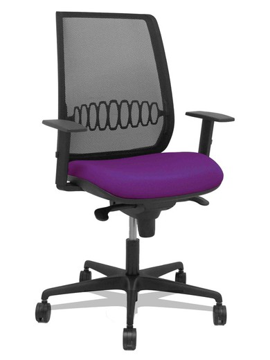 Modelo Alares - Silla de oficina ergonómica con mecanismo sincro, brazos regulables y ajustable en altura - Respaldo de malla transpirable en color negro y asiento tapizados en tejido BALI color morado.