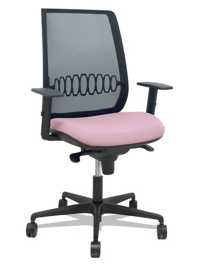 Modelo Alares - Silla de oficina ergonómica con mecanismo sincro, brazos regulables y ajustable en altura - Respaldo de malla transpirable en color negro y asiento tapizados en tejido BALI color rosa.