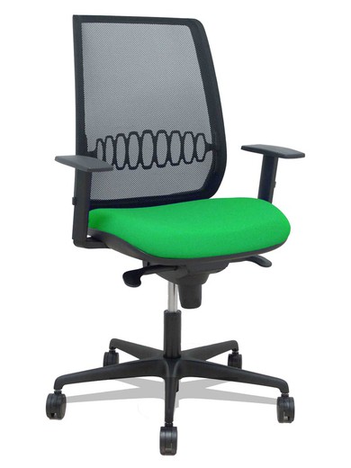 Modelo Alares - Silla de oficina ergonómica con mecanismo sincro, brazos regulables y ajustable en altura - Respaldo de malla transpirable en color negro y asiento tapizados en tejido BALI color verde.