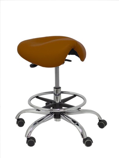 Modelo Alatoz. Taburete clínico giratorio y ergonómico con asiento anatómico y regulable en altura (aro reposapiés cromado INCLUIDO)  Asiento tapizado en similpiel color marrón (FÁCIL DE LIMPIAR)