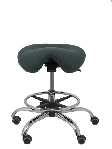 Modelo Alatoz. Taburete clínico giratorio y ergonómico con asiento anatómico y regulable en altura(aro reposapiés cromado INCLUIDO)  Asiento tapizado en tejido BALI color gris oscuro.