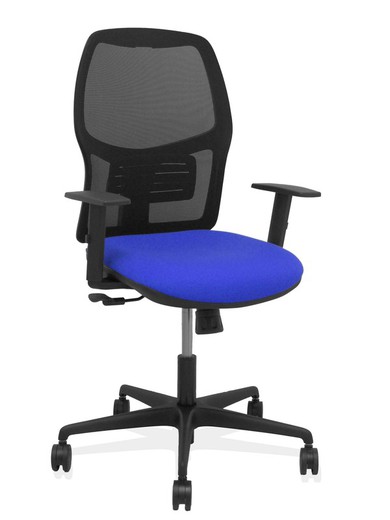 Modelo Alfera - Silla de oficina ergonómica con mecanismo sincro, brazos regulables y ajustable en altura - Respaldo de malla transpirable en color negro y asiento tapizados en tejido BALI color azul.