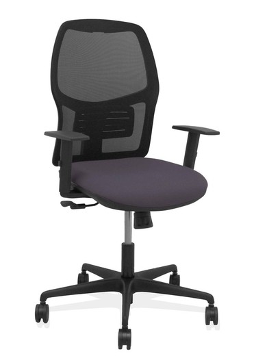 Modelo Alfera - Silla de oficina ergonómica con mecanismo sincro, brazos regulables y ajustable en altura - Respaldo de malla transpirable en color negro y asiento tapizados en tejido BALI color gris oscuro.