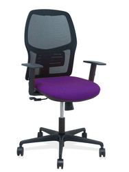 Modelo Alfera - Silla de oficina ergonómica con mecanismo sincro, brazos regulables y ajustable en altura - Respaldo de malla transpirable en color negro y asiento tapizados en tejido BALI color morado.