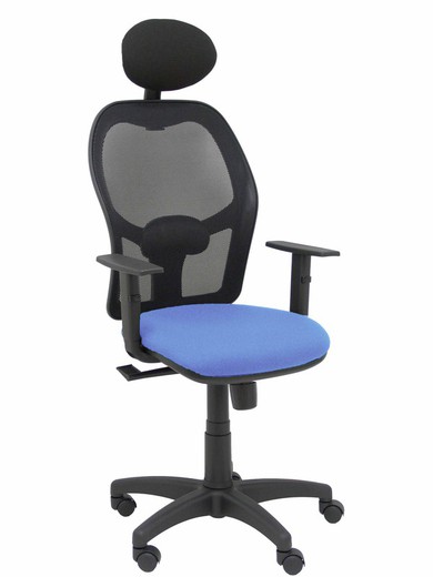 Modelo Alocén - Silla de oficina ergonómica con mecanismo sincro, brazos regulables y ajustable en altura - Respaldo de malla transpirable en color negro con cabecero fijo y asiento tapizados en tejido BALI color azul claro.