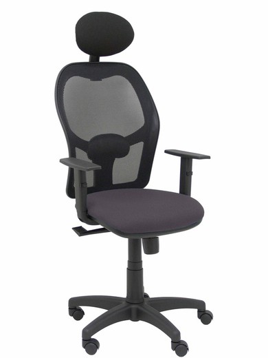 Modelo Alocén - Silla de oficina ergonómica con mecanismo sincro, brazos regulables y ajustable en altura - Respaldo de malla transpirable en color negro con cabecero fijo y asiento tapizados en tejido BALI color gris oscuro.