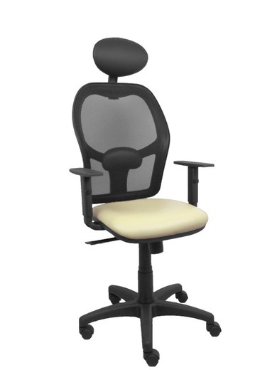 Modelo Alocén - Silla de oficina ergonómica con mecanismo sincro, brazos regulables y ajustable en altura - Respaldo de malla transpirable en color negro con cabecero fijo y asiento tapizados en tejido similpiel color crema.