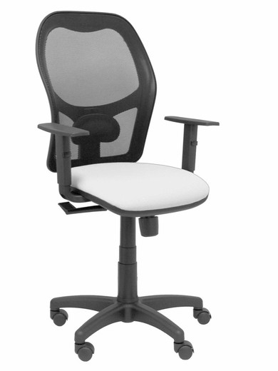 Modelo Alocén - Silla de oficina ergonómica con mecanismo sincro, brazos regulables y ajustable en altura - Respaldo de malla transpirable en color negro y asiento tapizados en tejido BALI color blanco.