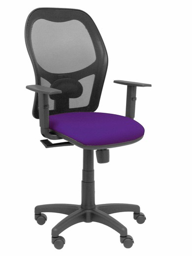 Modelo Alocén - Silla de oficina ergonómica con mecanismo sincro, brazos regulables y ajustable en altura - Respaldo de malla transpirable en color negro y asiento tapizados en tejido BALI color morado.