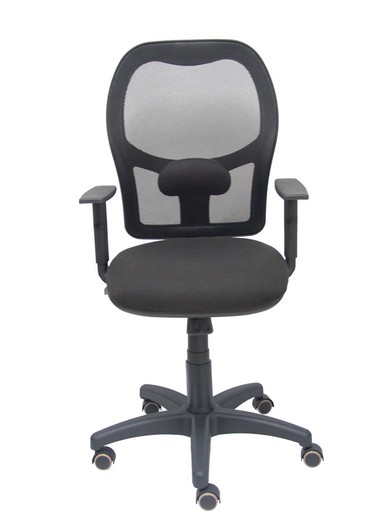 Modelo Alocén - Silla de oficina ergonómica con mecanismo sincro, brazos regulables y ajustable en altura - Respaldo de malla transpirable en color negro y asiento tapizados en tejido BALI color negro. Ruedas con rodamiento de goma.