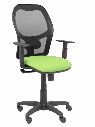 Modelo Alocén - Silla de oficina ergonómica con mecanismo sincro, brazos regulables y ajustable en altura - Respaldo de malla transpirable en color negro y asiento tapizados en tejido BALI color pistacho.