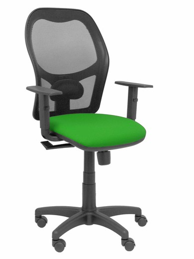 Modelo Alocén - Silla de oficina ergonómica con mecanismo sincro, brazos regulables y ajustable en altura - Respaldo de malla transpirable en color negro y asiento tapizados en tejido BALI color verde.