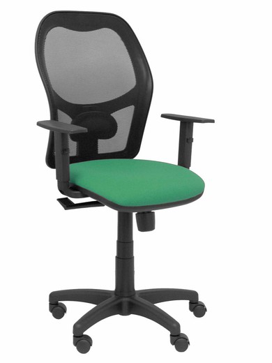 Modelo Alocén - Silla de oficina ergonómica con mecanismo sincro, brazos regulables y ajustable en altura - Respaldo de malla transpirable en color negro y asiento tapizados en tejido BALI color verde esmeralda.