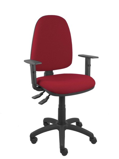 Modelo Ayna S- Silla de oficina ergonómica con mecanismo asincro y regulable en altura - Asiento y respaldo tapizados en tejido BALI color granate. Brazos regulables incluidos.