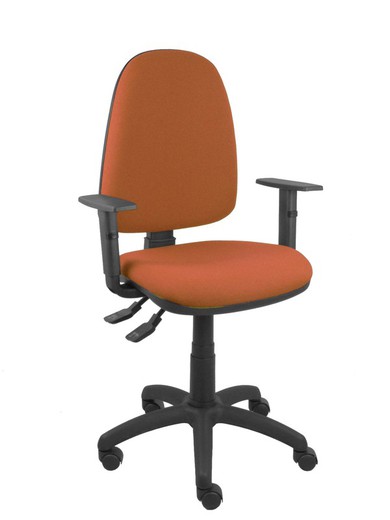 Modelo Ayna S- Silla de oficina ergonómica con mecanismo asincro y regulable en altura - Asiento y respaldo tapizados en tejido BALI color marrón. Brazos regulables incluidos.