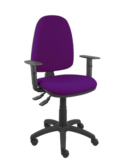 Modelo Ayna S- Silla de oficina ergonómica con mecanismo asincro y regulable en altura - Asiento y respaldo tapizados en tejido BALI color morado. Brazos regulables incluidos.