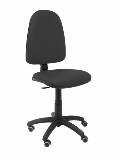 Modelo Ayna - Silla de oficina ergonómica con mecanismo de contacto permanente y regulable en altura y ruedas de parqué - Asiento y respaldo tapizados en tejido similpiel color negro.