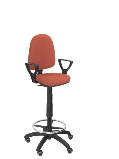 Modelo Ayna Taburete - Taburete ergonómico con mecanismo de contacto permanente, regulable en altura, aro reposapiés y ruedas de parqué - Asiento y respaldo tapizados en tejido BALI color marrón (BRAZOS FIJOS INCLUIDOS)