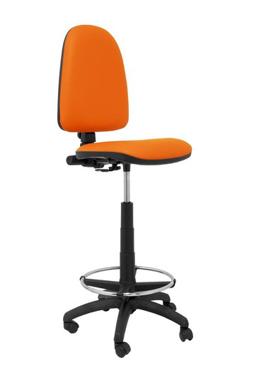 Modelo Ayna Taburete - Taburete ergonómico con mecanismo de contacto permanente, regulable en altura y aro reposapiés - Asiento y respaldo tapizados en tejido símilpiel color naranja