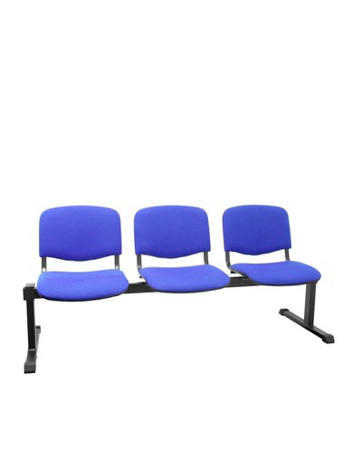 Modelo Bancada Iso - Bancada de espera de tres plazas y estructura de hierro en color negro - Asiento y respaldo tapizados en tejido ARAN color azul.