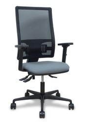 Modelo Bormate - Silla de oficina ergonómica con mecanismo asincro y regulable en altura - Respaldo alto de malla transpirable color negro y asiento tapizado en tejido BALI color gris. Brazos regulables en 2D y ruedas de nailon de 65mm.