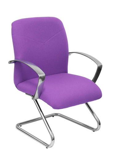 Modelo Caudete Confidente Patín  Sillón de recepción ergonómico con brazos fijos y patín cromados  Asiento y respaldo tapizados en tejido BALI color lila