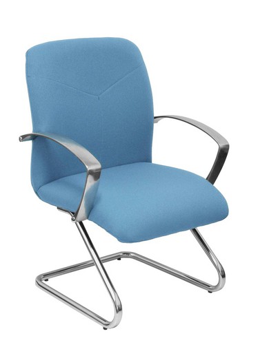 Modelo Caudete Confidente Patín.Sillón de recepción ergonómico con brazos fijos y patín cromado. Asiento y respaldo tapizados en tejido BALI color azul cielo