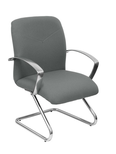 Modelo Caudete Confidente Patín.Sillón de recepción ergonómico con brazos fijos y patín cromado. Asiento y respaldo tapizados en tejido BALI color gris.