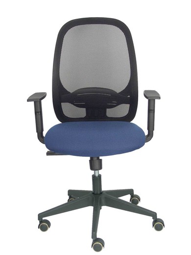 Modelo Cilanco negra - Silla de oficina ergonómica con mecanismo sincro, brazos regulables y ajustable en altura - Respaldo negro, tapizado en malla transpirable en color negro y asiento tapizado en tejido BALI color azul marino.