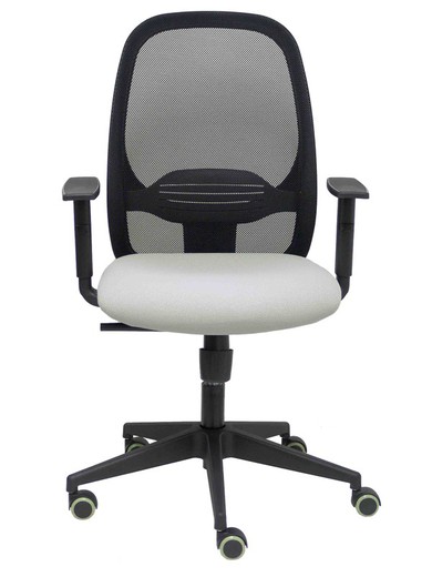 Modelo Cilanco negra - Silla de oficina ergonómica con mecanismo sincro, brazos regulables y ajustable en altura - Respaldo negro, tapizado en malla transpirable en color negro y asiento tapizado en tejido BALI color gris.