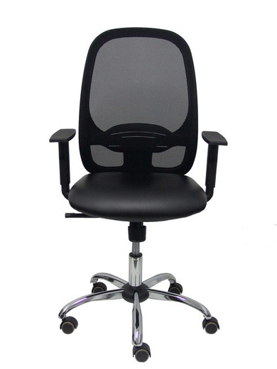 Modelo Cilanco negra - Silla de oficina ergonómica con mecanismo sincro, brazos regulables y ajustable en altura - Respaldo negro, tapizado en malla transpirable en color negro y asiento tapizado en tejido SIMILPIEL color negro. Base cromada