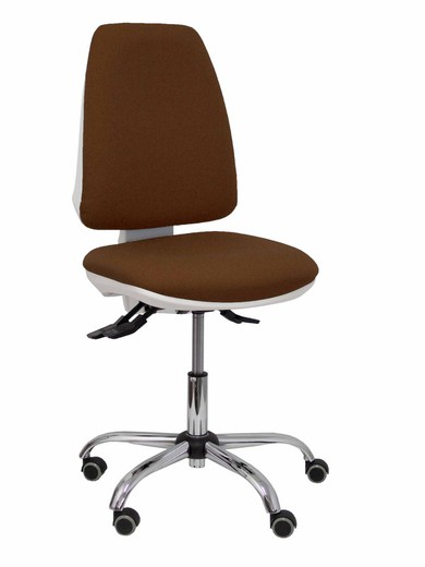 Modelo Elche blanca - Silla de oficina ergonómica con mecanismo asincro, regulable en altura y ruedas de parqué - Base cromada. Asiento y respaldo tapizados en tejido BALI color marrón oscuro.