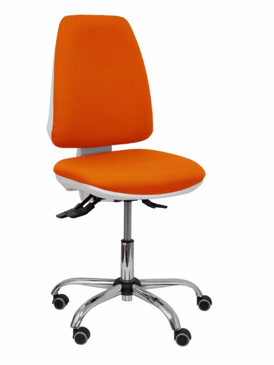 Modelo Elche blanca - Silla de oficina ergonómica con mecanismo asincro, regulable en altura y ruedas de parqué - Base cromada. Asiento y respaldo tapizados en tejido BALI color naranja oscuro.