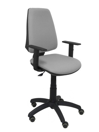 Modelo Elche CP - Silla de oficina ergonómica con mecanismo permanente, regulable en altura y ruedas de parqué - Asiento y respaldo tapizados en tejido BALI color gris (BRAZOS REGULABLES EN ALTURA)