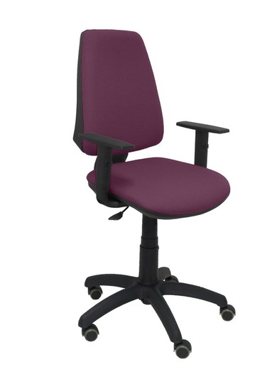 Modelo Elche CP - Silla de oficina ergonómica con mecanismo permanente, regulable en altura y ruedas de parqué - Asiento y respaldo tapizados en tejido BALI color morado (BRAZOS REGULABLES EN ALTURA)