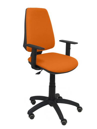 Modelo Elche CP - Silla de oficina ergonómica con mecanismo permanente, regulable en altura y ruedas de parqué - Asiento y respaldo tapizados en tejido BALI color naranja (BRAZOS REGULABLES EN ALTURA)