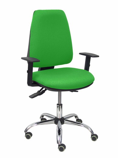 Modelo Elche S 24 horas - Silla de oficina ergonómica con mecanismo asincro y regulable en altura - Asiento y respaldo tapizados en tejido BALI color verde - Brazos regulables - Espuma viscoelástica, base cromada y ruedas con rodamiento de goma.