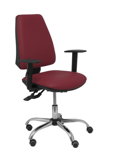 Modelo Elche S 24 horas - Silla de oficina ergonómica con mecanismo asincro y regulable en altura - Asiento y respaldo tapizados en tejido similpiel color granate - Brazos regulables - Espuma viscoelástica - (USO INTENSIVO 24 HORAS)