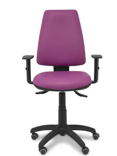 Modelo Elche S - Silla de oficina ergonómica con mecanismo asincro y regulable en altura. Ruedas de goma especiales para suelos delicados - Asiento y respaldo tapizados en similpiel color morado(BRAZOS REGULABLES INCLUIDOS)