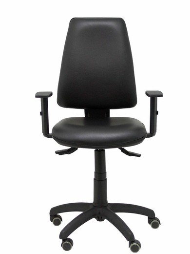 Modelo Elche S - Silla de oficina ergonómica con mecanismo asincro y regulable en altura. Ruedas de goma especiales para suelos delicados - Asiento y respaldo tapizados en similpiel color negro (BRAZOS REGULABLES INCLUIDOS)