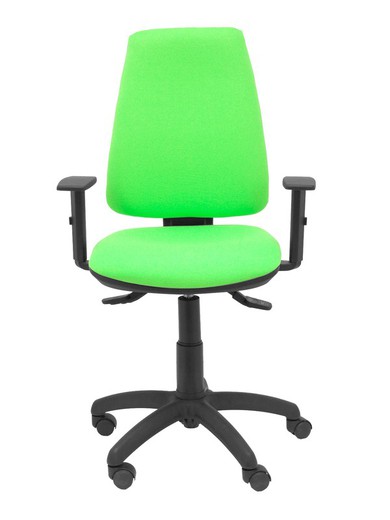 Modelo Elche S - Silla de oficina ergonómica con mecanismo sincro, regulable en altura y ruedas de nailon - Asiento y respaldo tapizados en tejido BALI color pistacho (BRAZOS REGULABLES EN ALTURA)