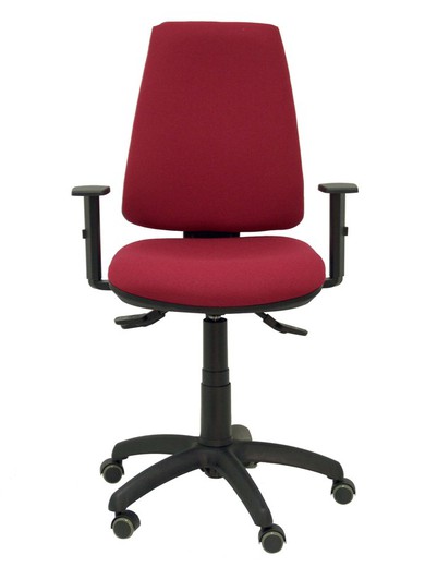 Modelo Elche S - Silla de oficina ergonómica con mecanismo sincro, regulable en altura y ruedas de parqué - Asiento y respaldo tapizados en tejido BALI color granate (BRAZOS REGULABLES EN ALTURA)