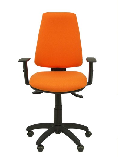 Modelo Elche S - Silla de oficina ergonómica con mecanismo sincro, regulable en altura y ruedas de parqué - Asiento y respaldo tapizados en tejido BALI color naranja (BRAZOS REGULABLES EN ALTURA)