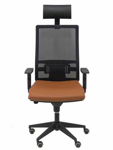 Modelo Horna  Silla de oficina ergonómica con mecanismo sincro y regulable en altura  Respaldo alto de malla transpirable con cabecero y asiento tapizado en piel color marrón (CON CABECERO INCLUIDO)