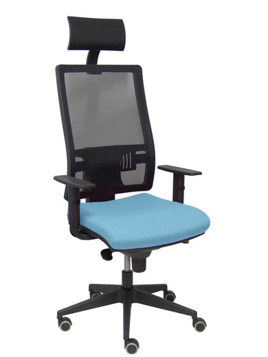 Modelo Horna - Silla de oficina ergonómica con mecanismo sincro y regulable en altura - Respaldo alto de malla transpirable con cabecero y asiento tapizado en tejido BALI color azul cielo (CON CABECERO INCLUIDO)