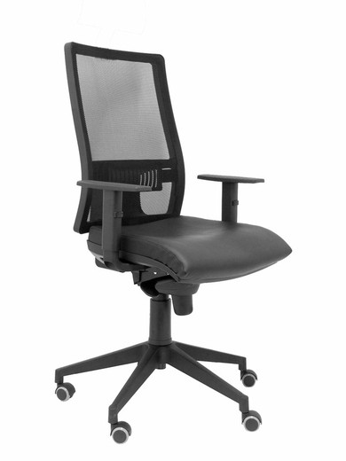 Modelo Horna  Silla de oficina ergonómica con mecanismo sincro y regulable en altura  Respaldo alto de malla transpirable y asiento tapizado en similpiel color negro