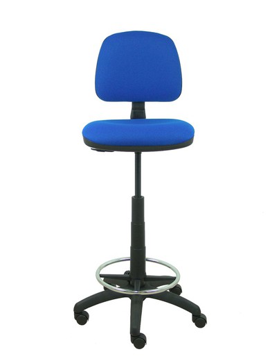 Modelo Isso - Taburete ergonómico giratorio y regulable en altura con aro reposapiés cromado (INCLUIDO)  Asiento y respaldo tapizados en tejido bali color azul.