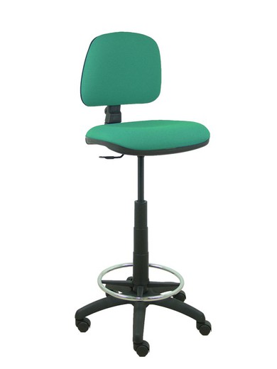 Modelo Isso - Taburete ergonómico giratorio y regulable en altura con aro reposapiés cromado (INCLUIDO)  Asiento y respaldo tapizados en tejido bali color esmeralda.