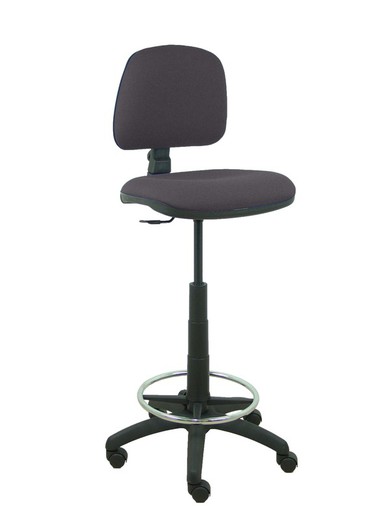 Modelo Isso - Taburete ergonómico giratorio y regulable en altura con aro reposapiés cromado (INCLUIDO)  Asiento y respaldo tapizados en tejido bali color gris oscuro.